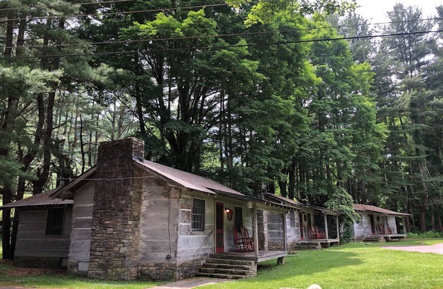 Cabin 11 - Tranquility in Pioneer Village, The Great Smoky Mountains, NC