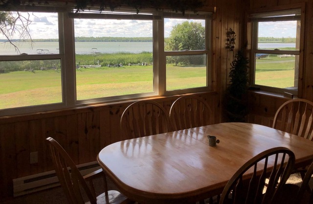 Cabin 15 Lakefront Cabin @ Family/Pet Friendly Resort Fishing Dock