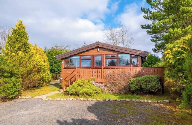 Cabin 237 is a gold graded, 3-bedroom self-catering log cabin sleeping 6 people (2 double rooms, 1 t