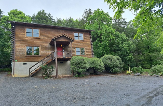 Cabin 25 - Spacious 6-bedroom private home minutes from downtown Lexington