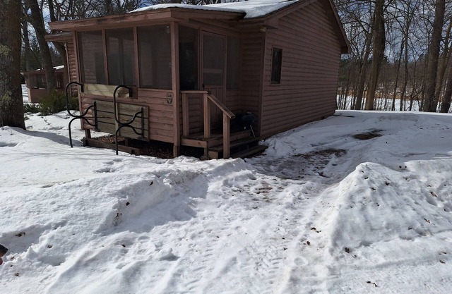 Cabin 5. Charming 2-bedroom cabin at Family Friendly Resort near Park Rapids MN