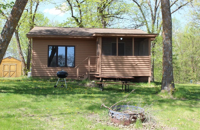 Cabin #7 Cozy Lakefront Cabin