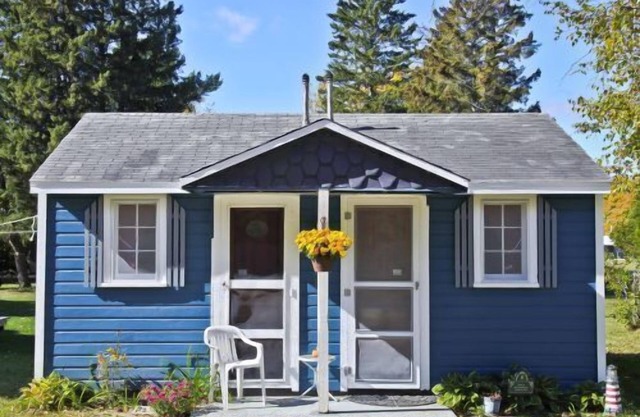 Cabin #8 - Mackinac Point by RedAwning