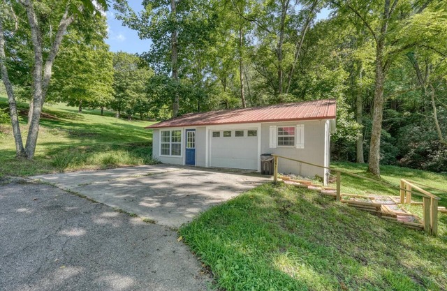 Cabin Between the Meadows