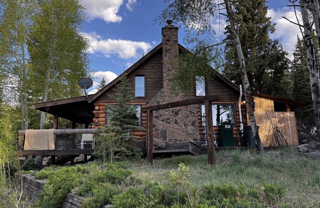 Cabin close to river on 1 acre on the Silver Thread Loop