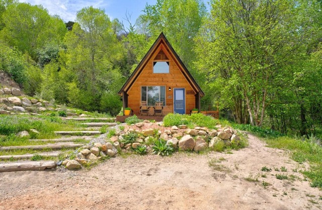Cabin · Cozy Private Mountain Cabin on 1,000 acre property