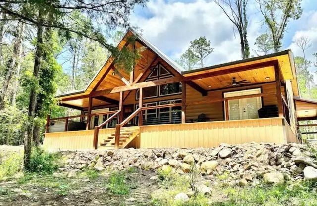 Cabin in Hodgen OK - 3BR/2BATH - Sleeps 8