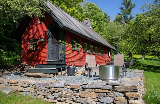 Cabin in the Orchard near Silver Lake