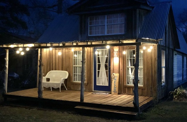Cabin in The Pineywoods