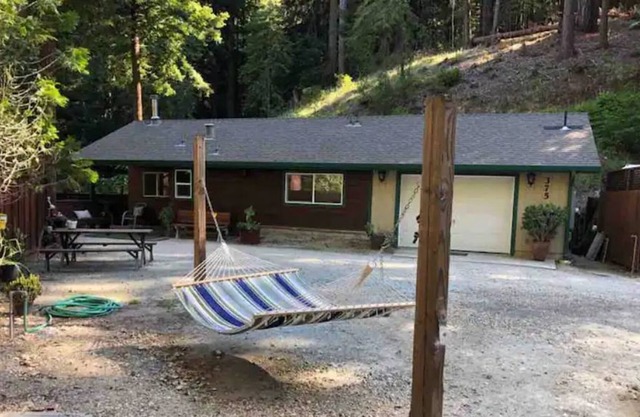 Cabin in the woods hiking, romantic, fuse ball & games
