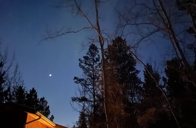 Cabin in the Woods- next to the Eclipse Nordic Spa and Bean North Cafe