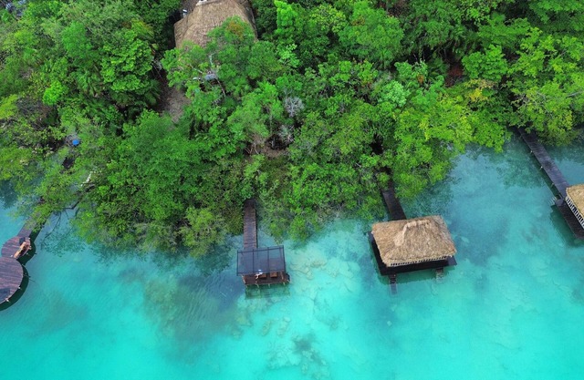 Cabin located on the shore of the Laguna de los Siete Colores