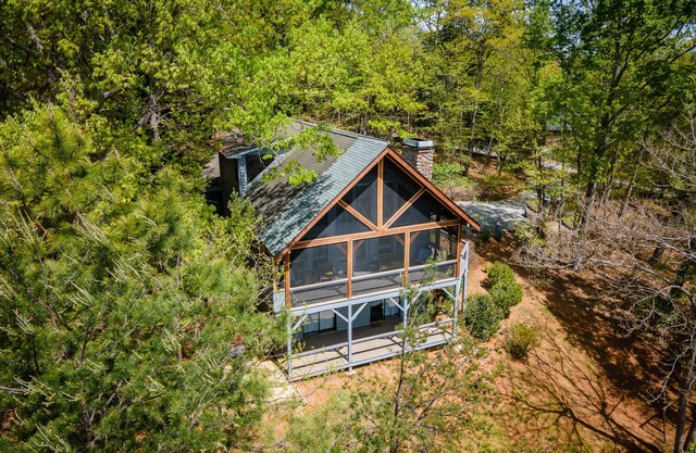 Cabin near wineries, hiking, fishing, kayaking, antiquing and more.