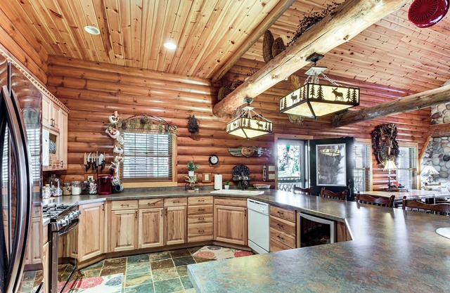 Cabin on Round Lake w/Boat Dock & Water Views!
