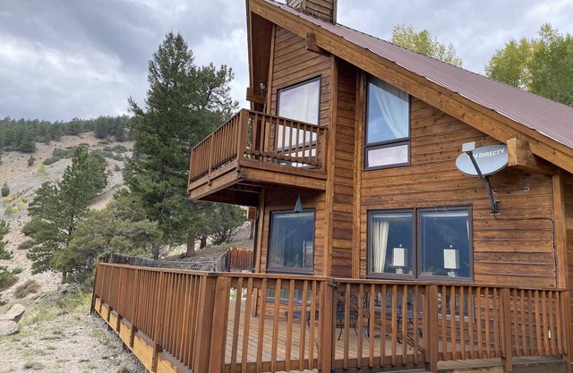 Cabin on the Bluff - Spectacular Views From Home Nestled in the Trees Above Lake City