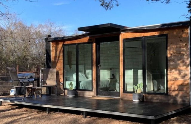 Cabin on the Creek.Hico