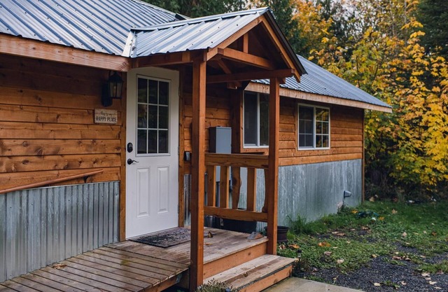 Cabin - Wood Nestled King Cabin Near Olympic National Park