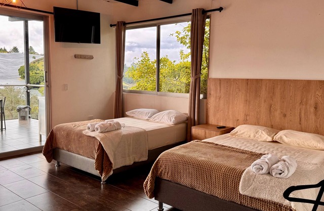 CABINS WITH BEAUTIFUL VIEWS, WITH JACUZZI GUATAPE