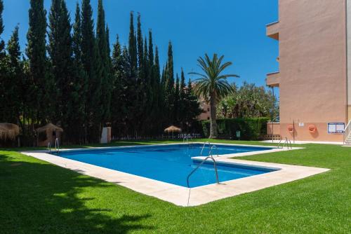 Cabopino Duplex, Swimming Pool, Beach 5min away, Chill out terrace and High-speed WiFi