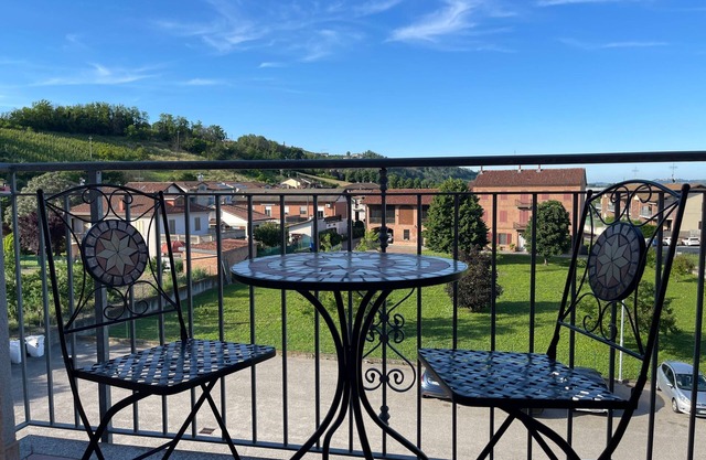 Caciotto's Apartment - accommodation 15 minutes from Alba, Langhe and Roero