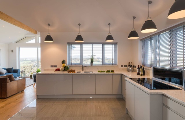 Cadair Arthur: A 4 bed pet-friendly home in Trearddur Bay
