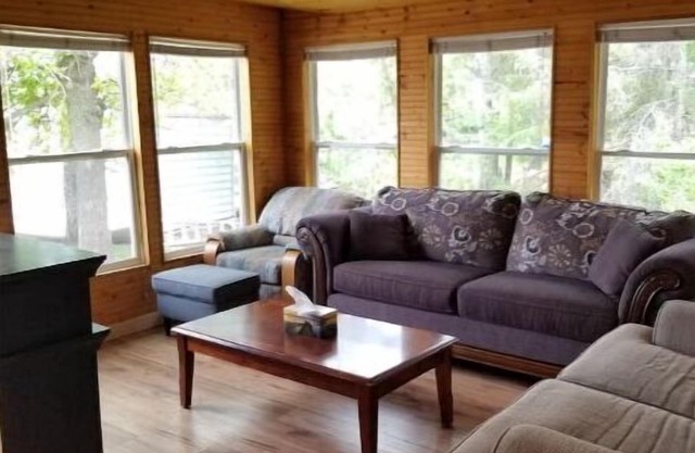 Caddy Lake Beach House - Waterfront Beach Access!