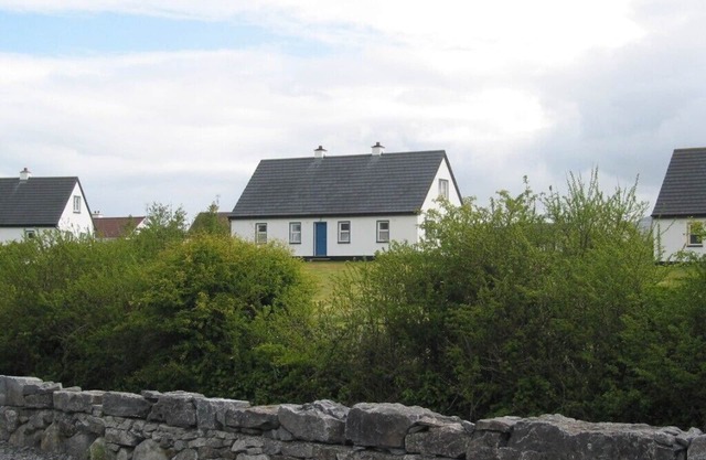 Caher Cottage in a lovely costal Wild Atlantic Way village has mountain views !