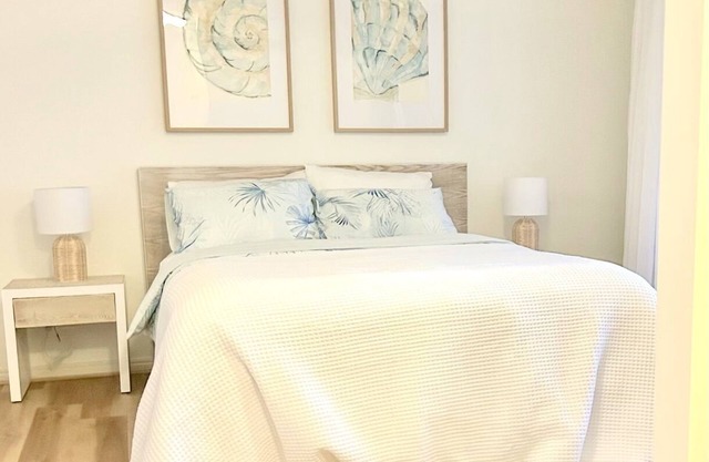 Cairns studio in the heart of the city, with a balcony and amazing views.