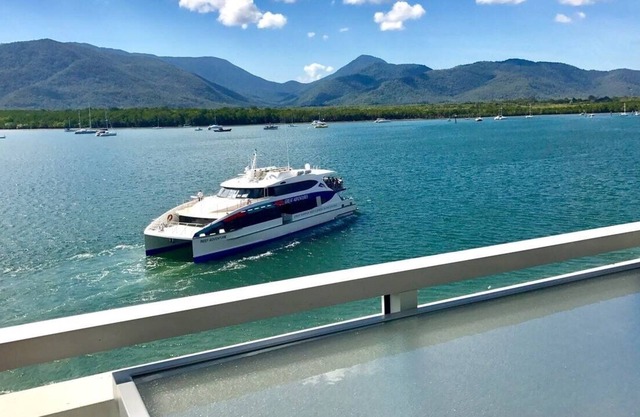 CAIRNS WATERFRONT LUXURY AT HARBOURLIGHTS