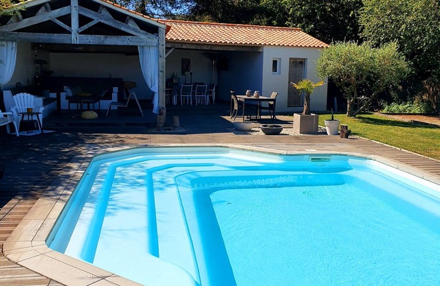 CAJA VILLA, CHARMING VILLA with private pool near the sea