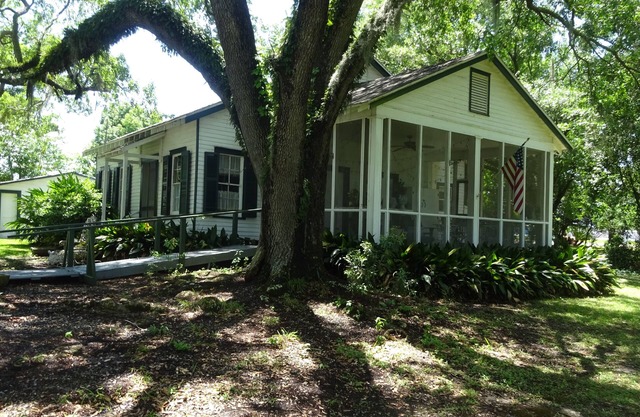 Cajun Jack Cottage on the River