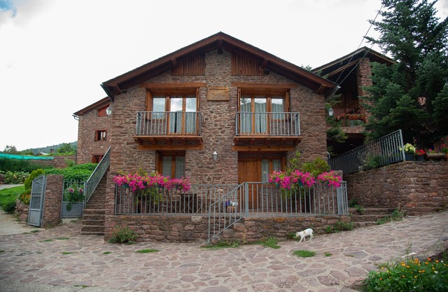Cal Bosch Rural Apartment cozy and with magnificent mountain views.