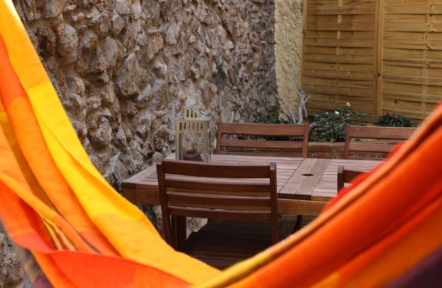 Cal Pedret: Comfortable rural apartment with patio. Between sea and mountains.
