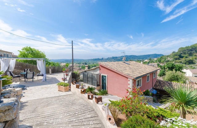 CAL TIO - Chalet with terrace in Caimari. Free WiFi