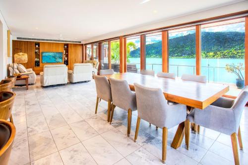 Cala 14 - A Private Cove Retreat