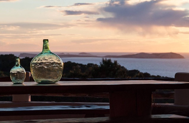 Cala Salada- Charming family house- Stunning views and sunset