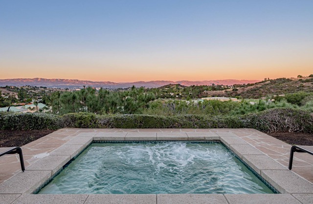 Calabasas Mulholland Indoor Outdoor Living - Premium Mountain & City Light Views