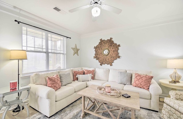 Calabash Condo w/Patio + Golf Course Views!
