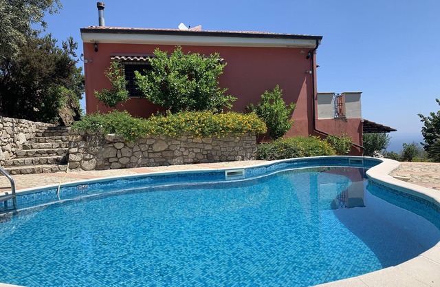 Calabria house and swimming pool for exclusive use, 20 minutes from the sea!