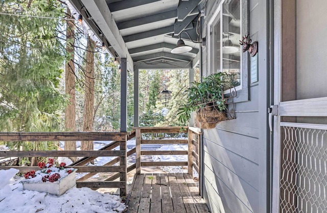 California Retreat w/Deck, Fire Pit & Grill!