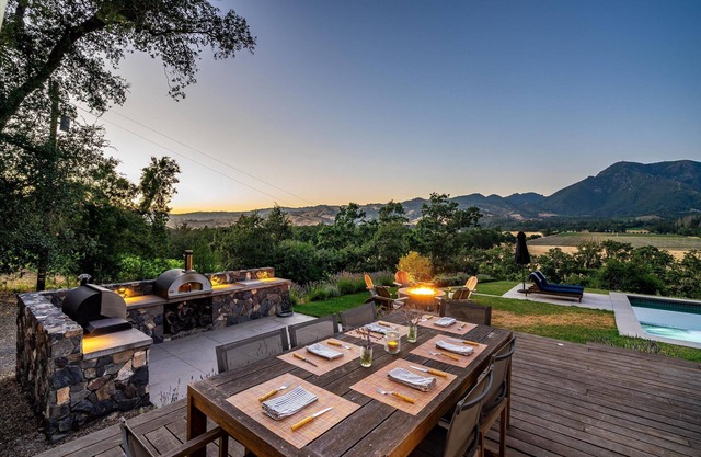 Calistoga Vista - Complimentary wine tasting at Croix included!