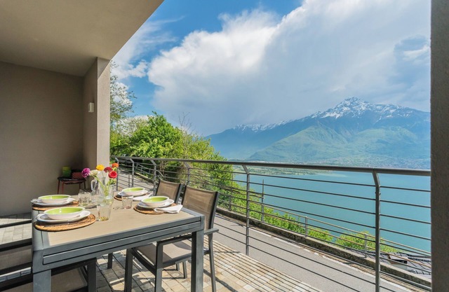 Calle apartment with lakeview