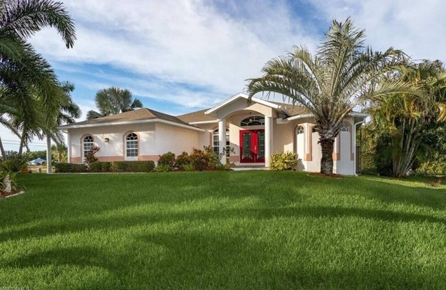 Calling Waters-Gulf access w/dock, pool and HT.