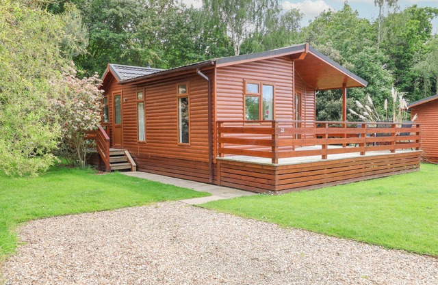 CALLOW LODGE 22, pet friendly, with pool in Beaconsfield Holiday Park