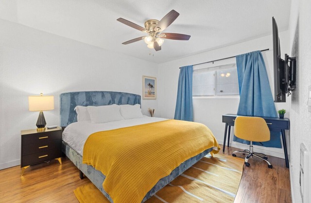 Calm North Park Condo - Parking/Jacuzzi/Walkable
