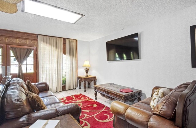 Calm & Spacious Retreat Family-Ready Escape