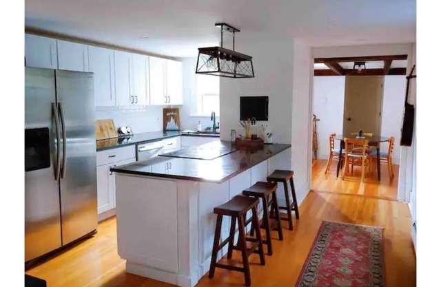 Calm Townhouse Close to Town & Beaches