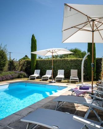 Calme et confort en Charente , Gîte Les Vignes avec piscine
