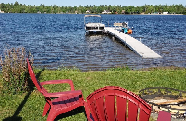 Calming Lakefront Home on Island Pond - Boaters & Snowmobiliers Dream