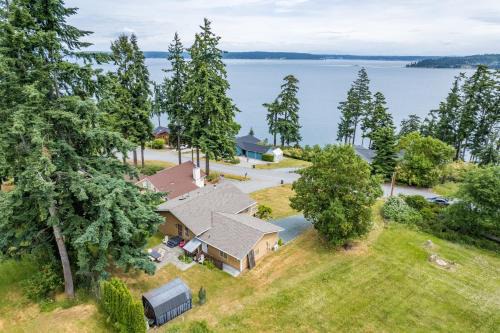 Camano Vista Paradise by AvantStay Private Beach